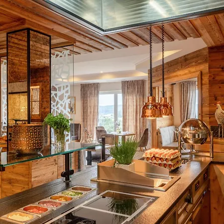 فندق Natur- Und Wohlfuehlhotel Kastenholz 4*